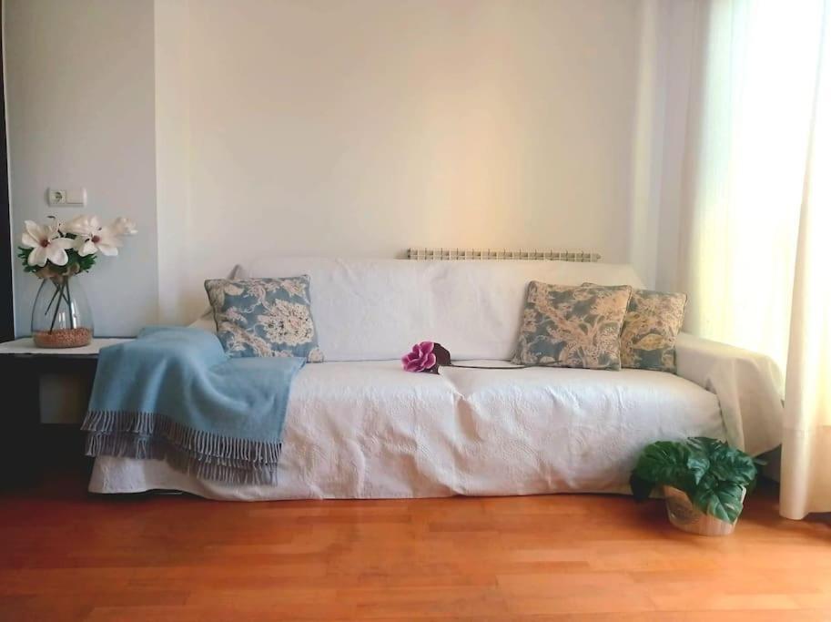 Acogedor Apartamento Con Piscina Y Garaje Daire Huesca Dış mekan fotoğraf