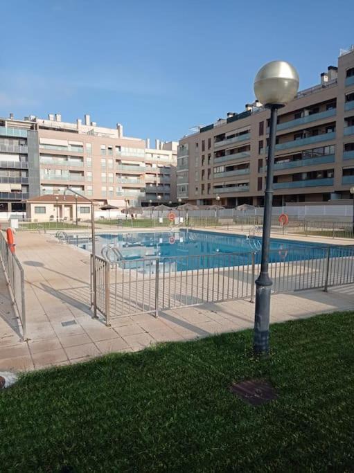 Acogedor Apartamento Con Piscina Y Garaje Daire Huesca Dış mekan fotoğraf